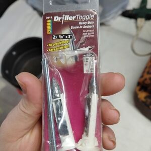 package of Cobra 361S Driller Toggle heavy-duty screw-in anchors 2x 1/8" x3"